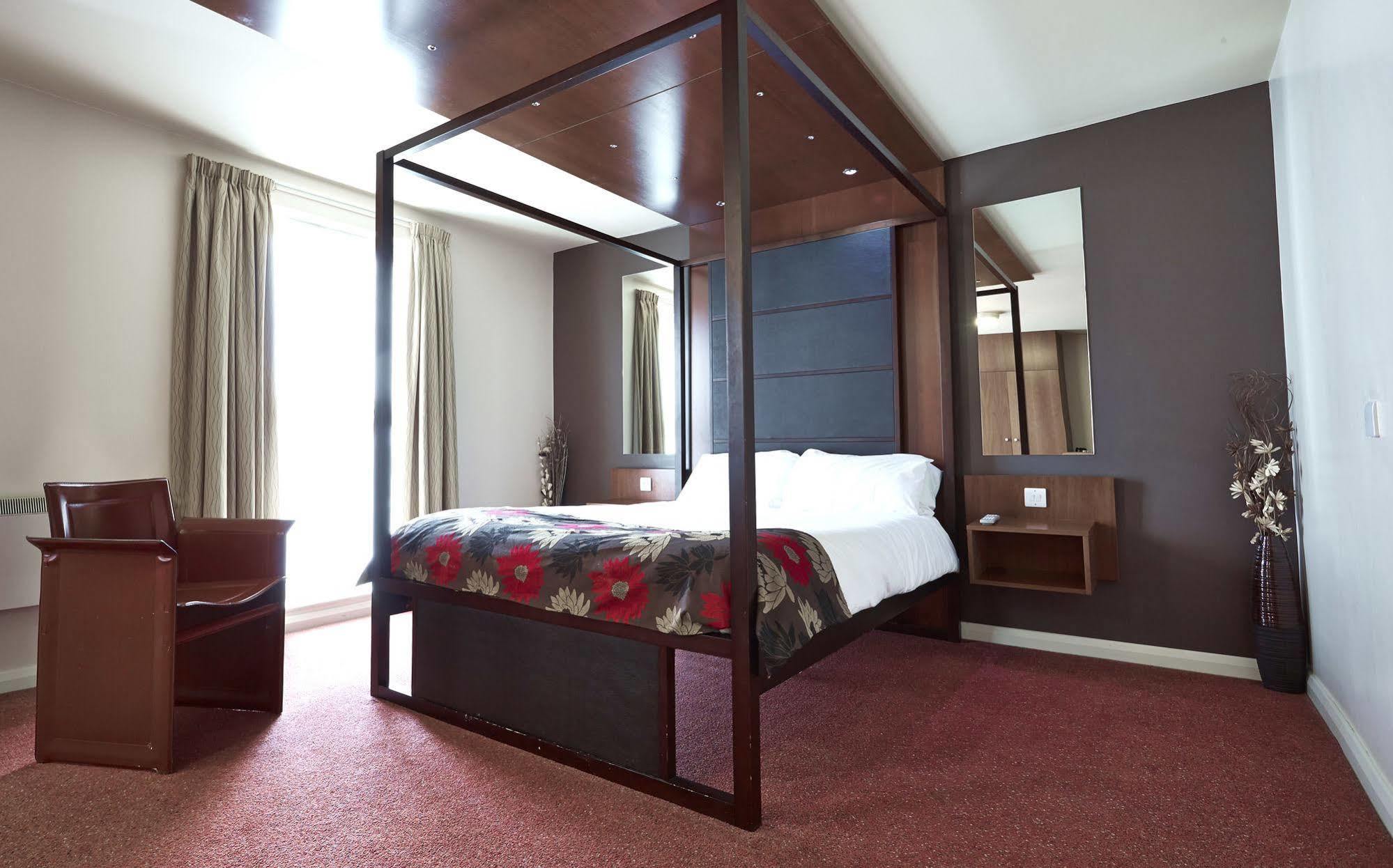 The Wishing Well Hotel Селби Екстериор снимка